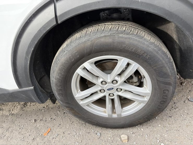 2021-ford-explorer-image-26