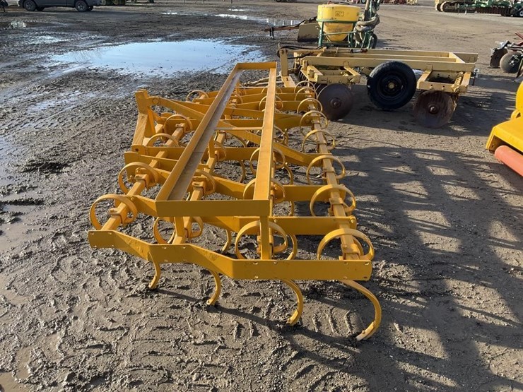 custom-12'-3-pt-springtooth-chisel-image-7