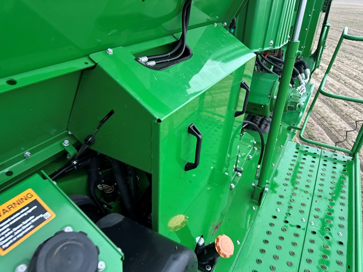 2021-john-deere-cp690-image-87