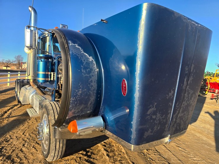 2010-peterbilt-367-image-16