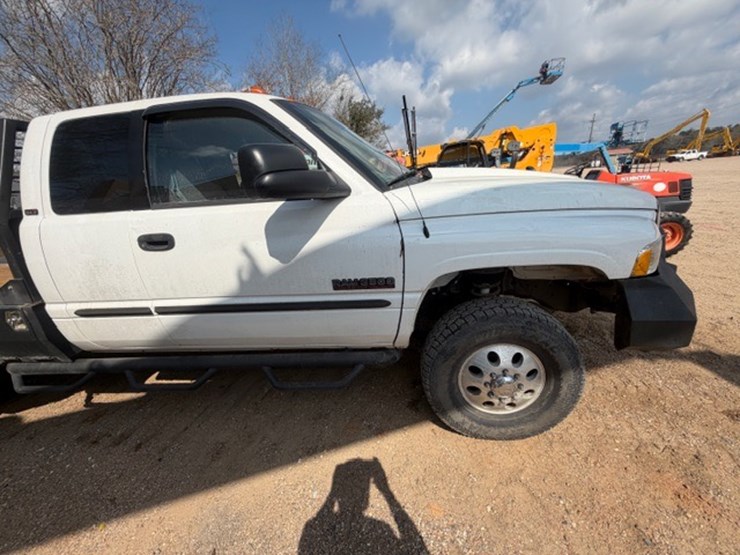 2002-dodge-ram-3500-image-20