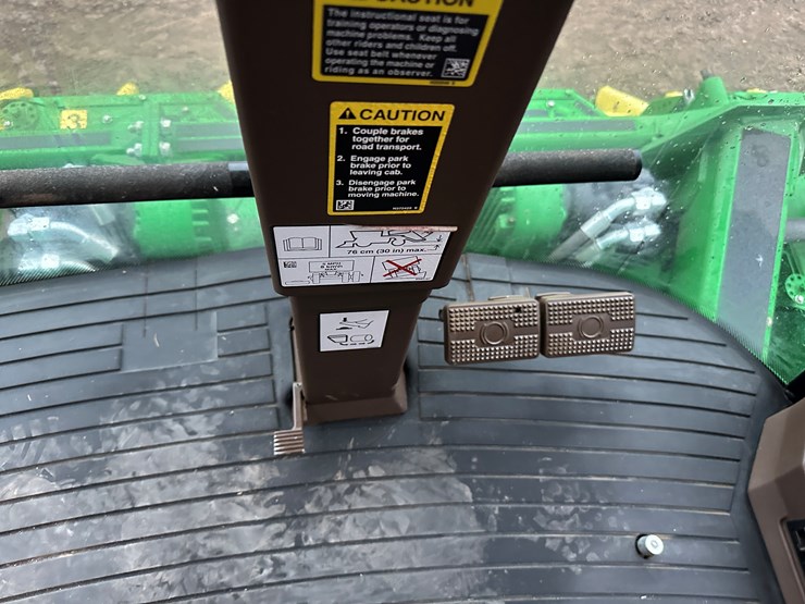 2021-john-deere-cp690-image-107