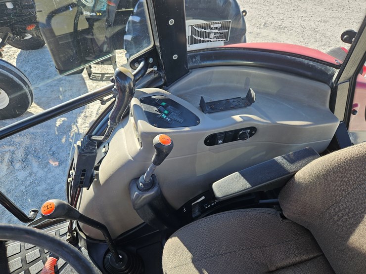 2012-case-ih-farmall-125a-image-18