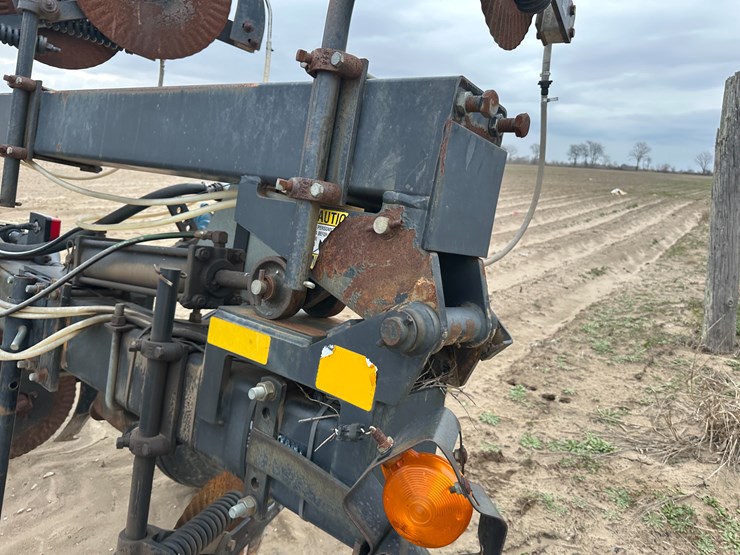 #38849-•-yetter-76"-twin-row-knife-applicator-image-28