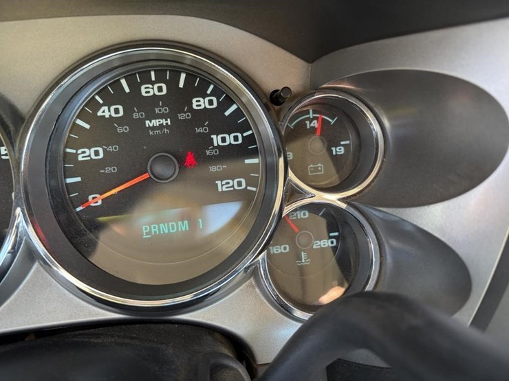 2011-chevrolet-3500-image-15