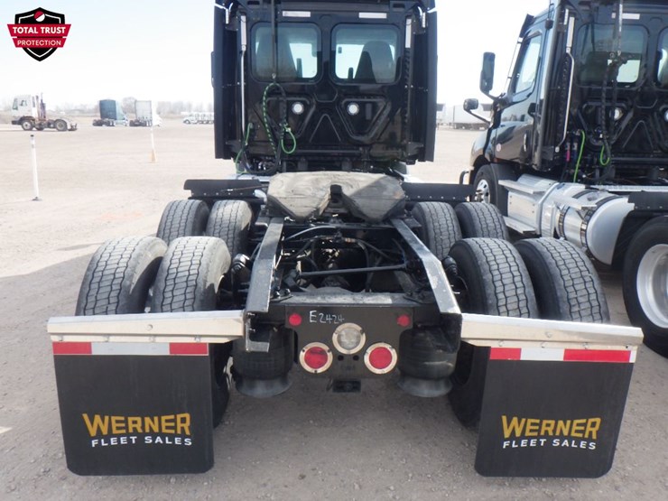 2022-freightliner-cascadia-116-image-8