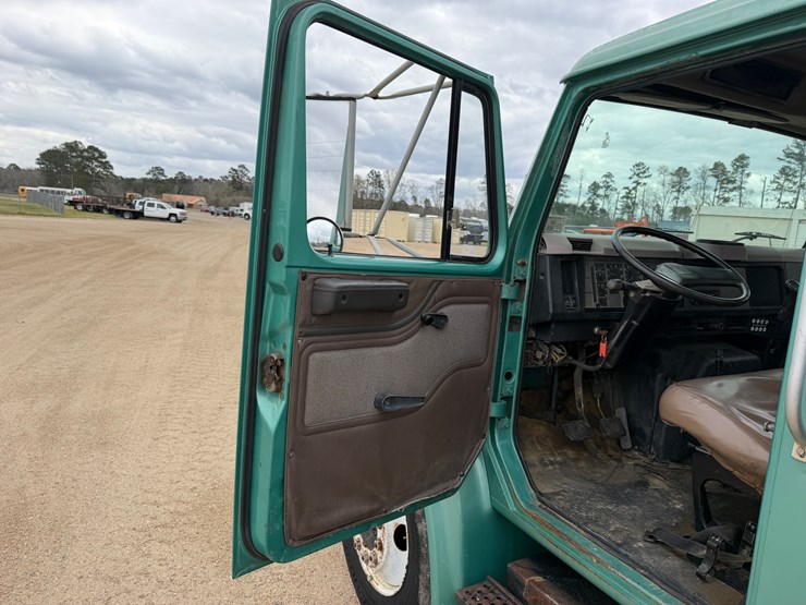 1997-international-4700-image-11