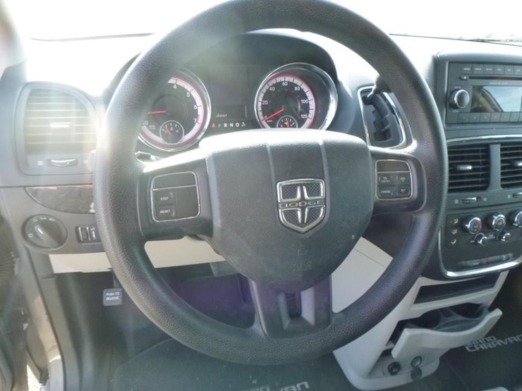 2014-dodge-grand-caravan-image-12