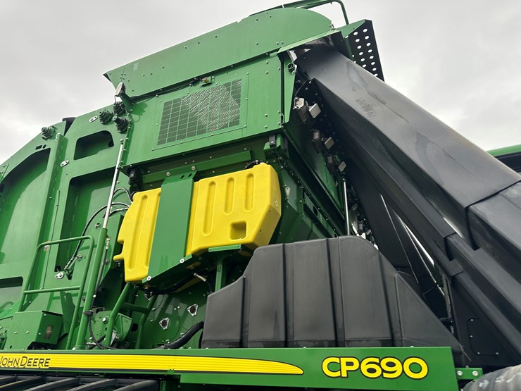 2021-john-deere-cp690-image-79