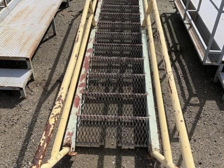 12'-portable-steel-staircase-image-3