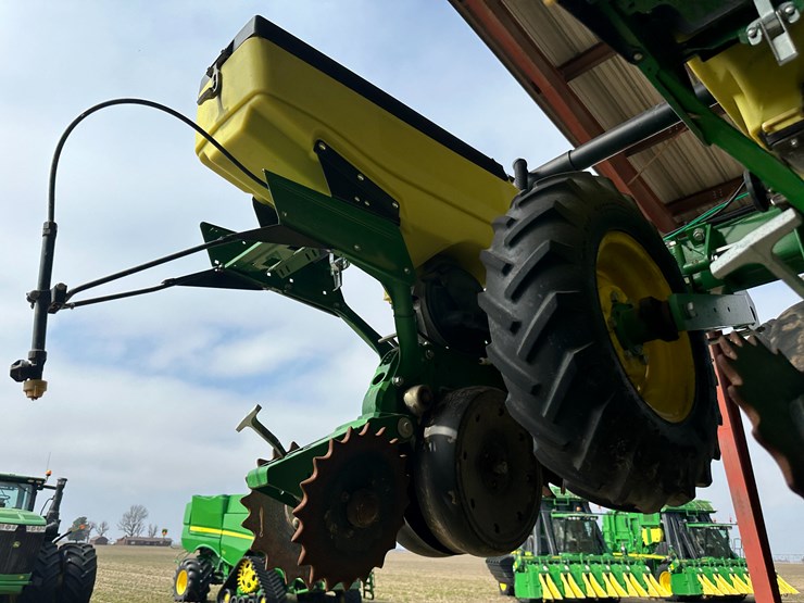 john-deere-1725-image-40