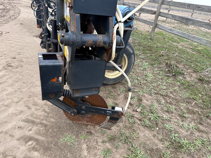 #38848-•-yetter-76"-twin-row-knife-applicator-image-26