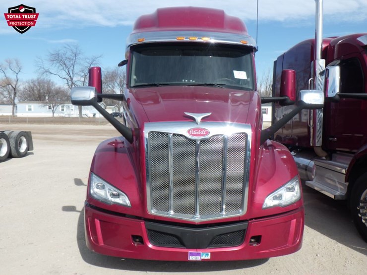 2023-peterbilt-579-image-2