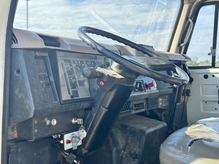 1999-international-4900-image-8