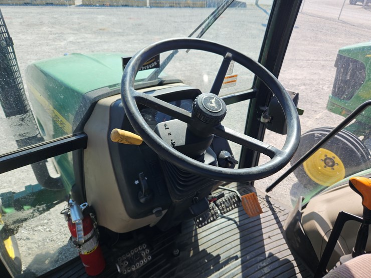2011-john-deere-5085m-image-16