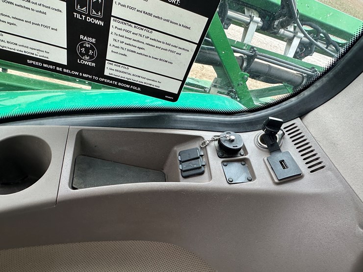 2021-john-deere-r4044-image-119