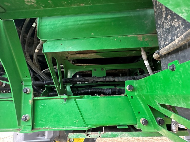 2021-john-deere-r4044-image-46