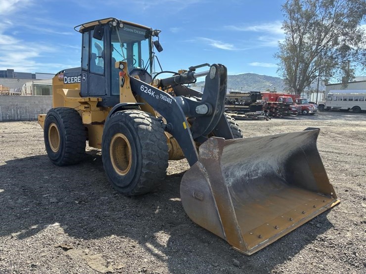 2018-deere-624-p-tier-image-2