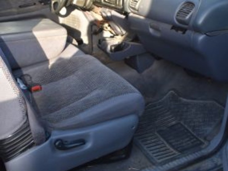 2001-dodge-2500-image-14