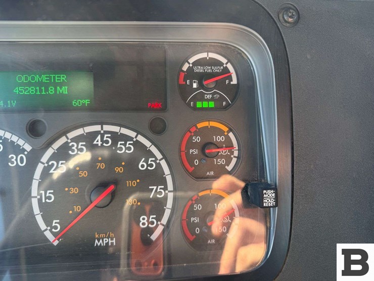 2017-freightliner-cascadia-125-image-65