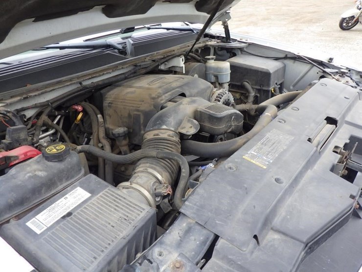 2008-chevrolet-tahoe-image-11