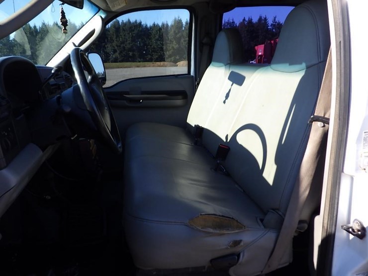 2006-ford-f550-image-28