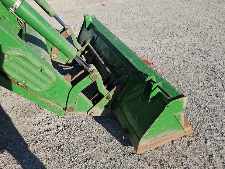 2016-john-deere-6110r-image-6