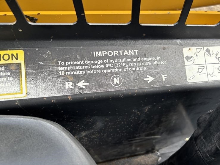 2006-john-deere-322-image-22