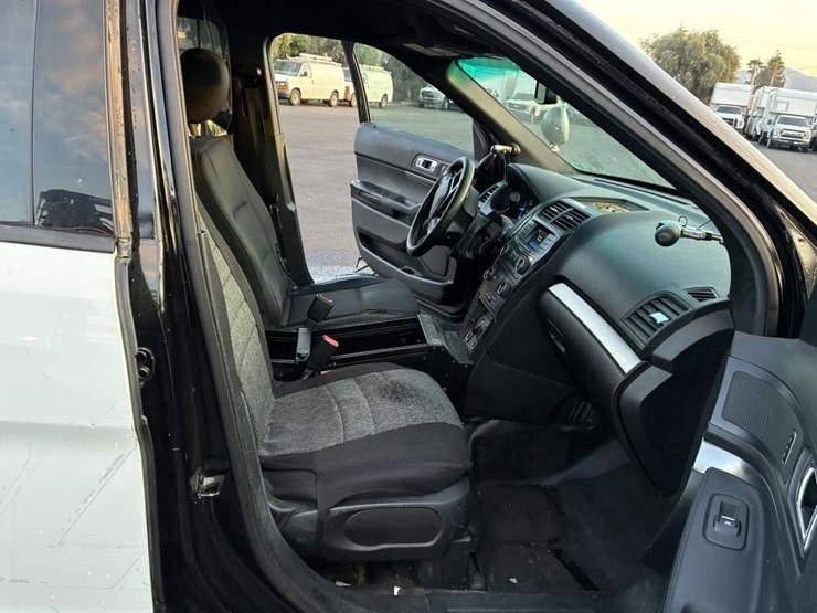 2016-ford-explorer-image-10