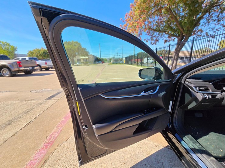 2017-cadillac-federal-70in-limo-w-27466-miles,-premium-federal-coachwork,-luxury-transport-image-22