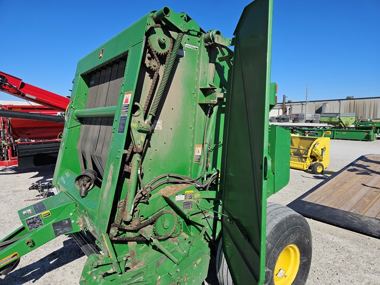 2011-john-deere-568-image-6