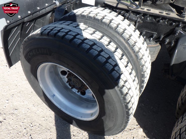 2022-freightliner-cascadia-116-image-13