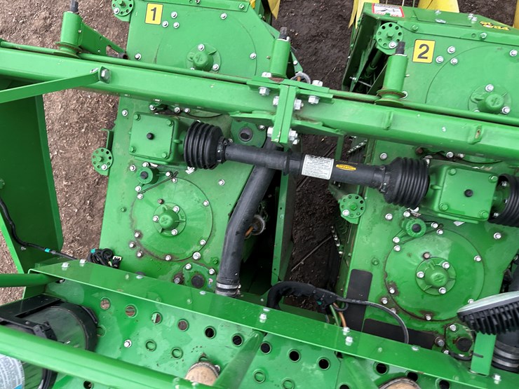 2021-john-deere-cp690-image-93