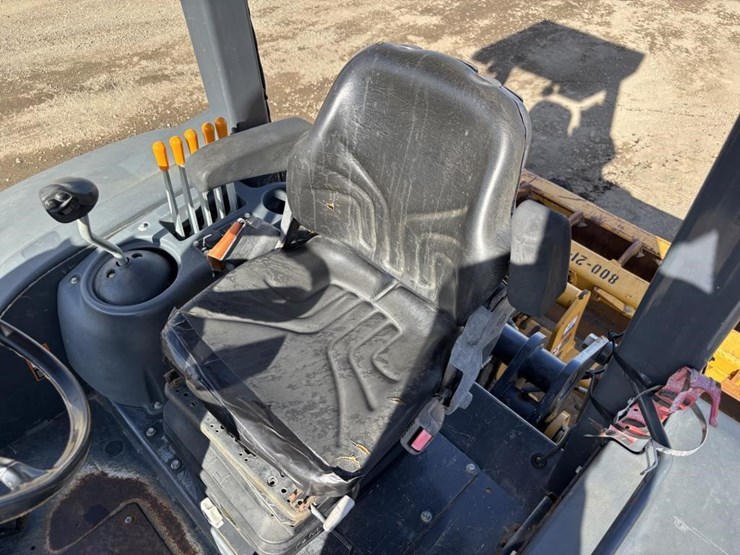 2018-deere-210lep-image-29