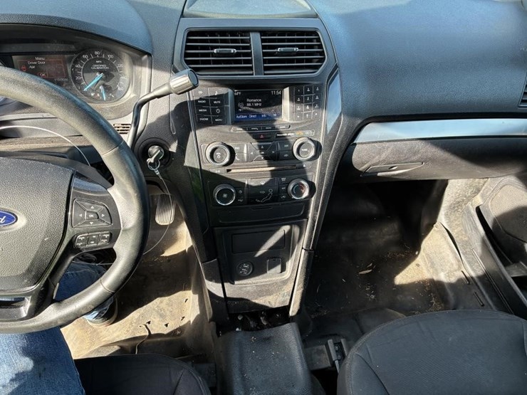 2018-ford-explorer-image-15