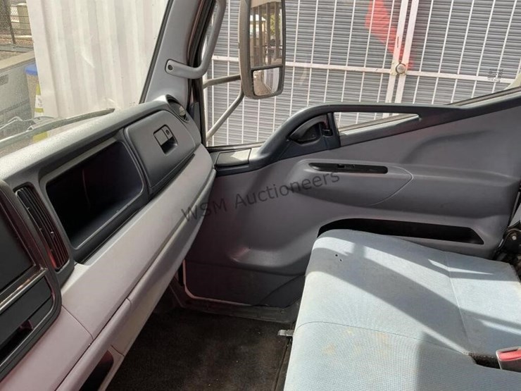 2017-mitsubishi-fuso-fe160-image-25