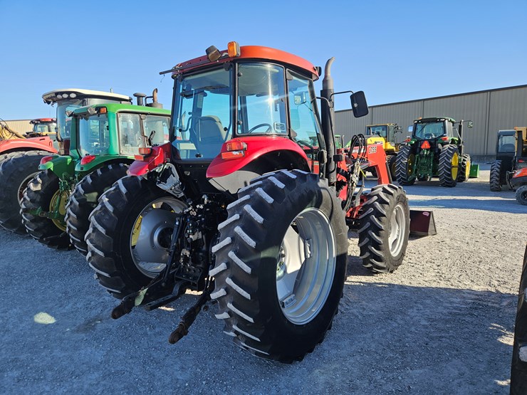 2012-case-ih-farmall-125a-image-9