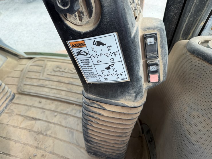 2022-case-580sn-image-17