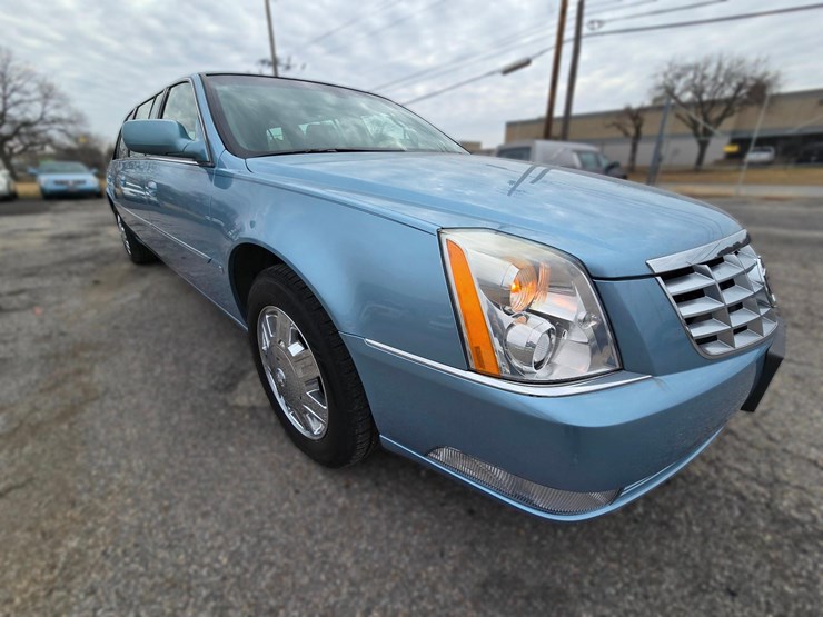 2006-cadillac-superior-6-door-limousine,-ultra-low-20396-miles-image-7