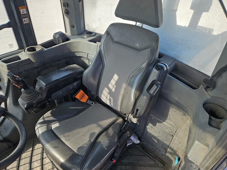 2021-deere-444p-image-19