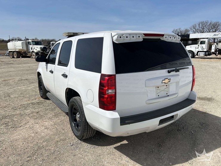 2010-chevrolet-tahoe-image-2