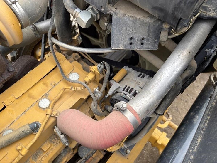 2017-deere-210l-image-30