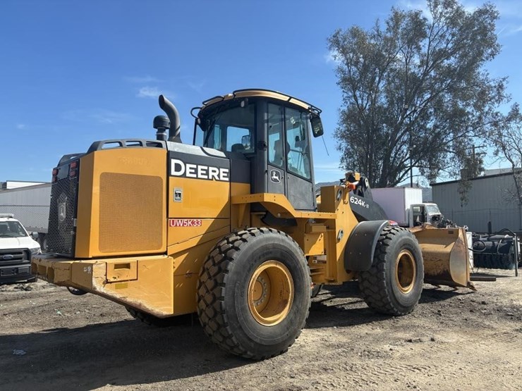 2018-deere-624k-image-3