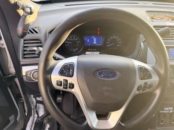 2014-ford-explorer-image-14