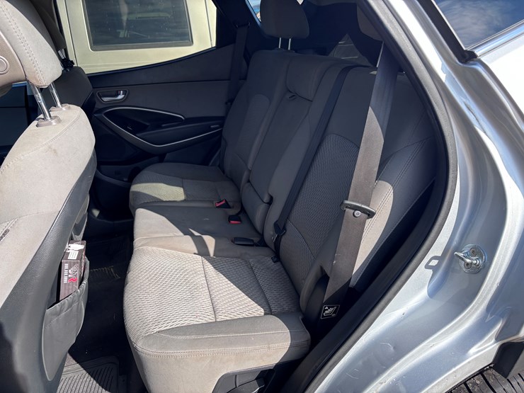 2016-hyundai-santa-fe-image-6