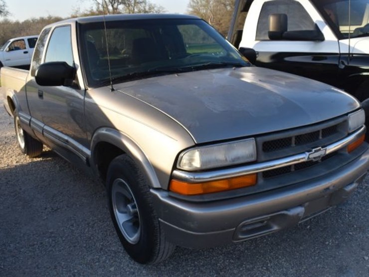 2001-chevrolet-s10-image-2