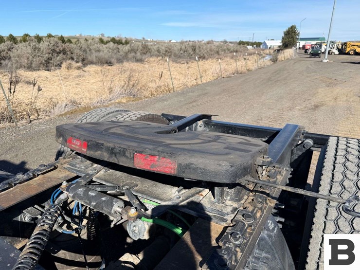 2017-freightliner-cascadia-125-image-21