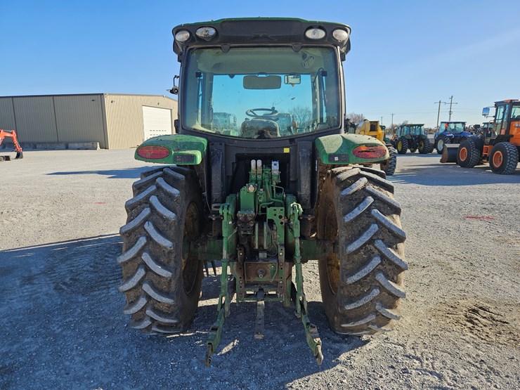 2016-john-deere-6110r-image-11