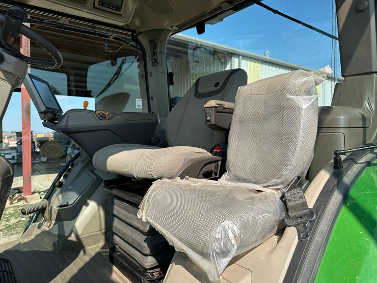 2023-john-deere-8r-250-image-57