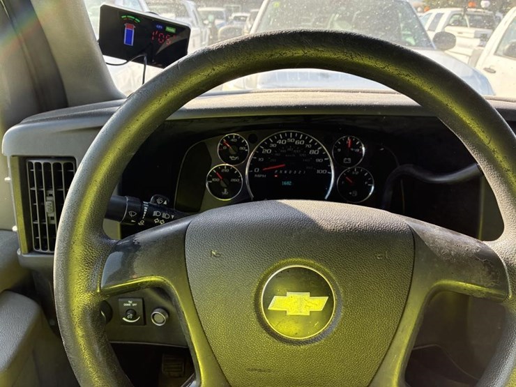 2008-chevrolet-express-3500-image-33